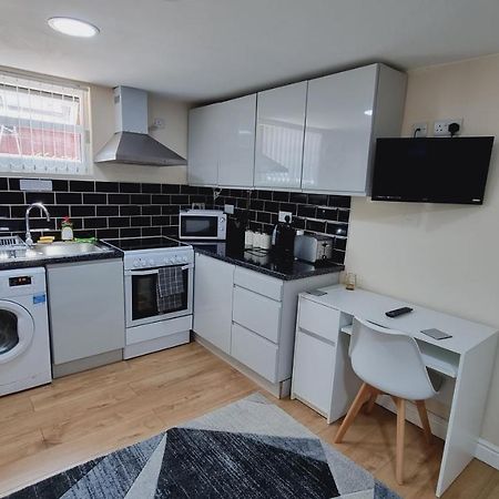Lovely Studio-Flat With Free Parking, Free Wifi. Leeds  Zewnętrze zdjęcie