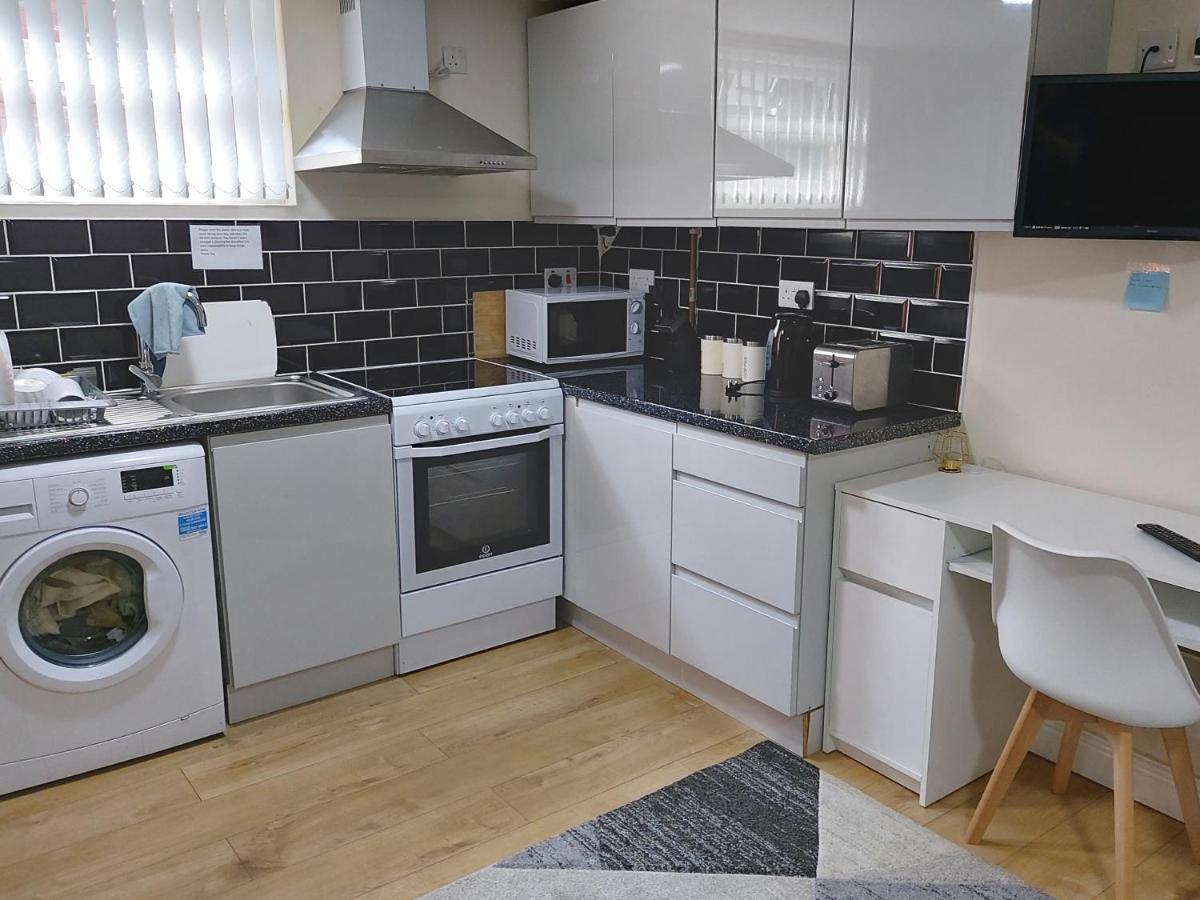 Lovely Studio-Flat With Free Parking, Free Wifi. Leeds  Zewnętrze zdjęcie
