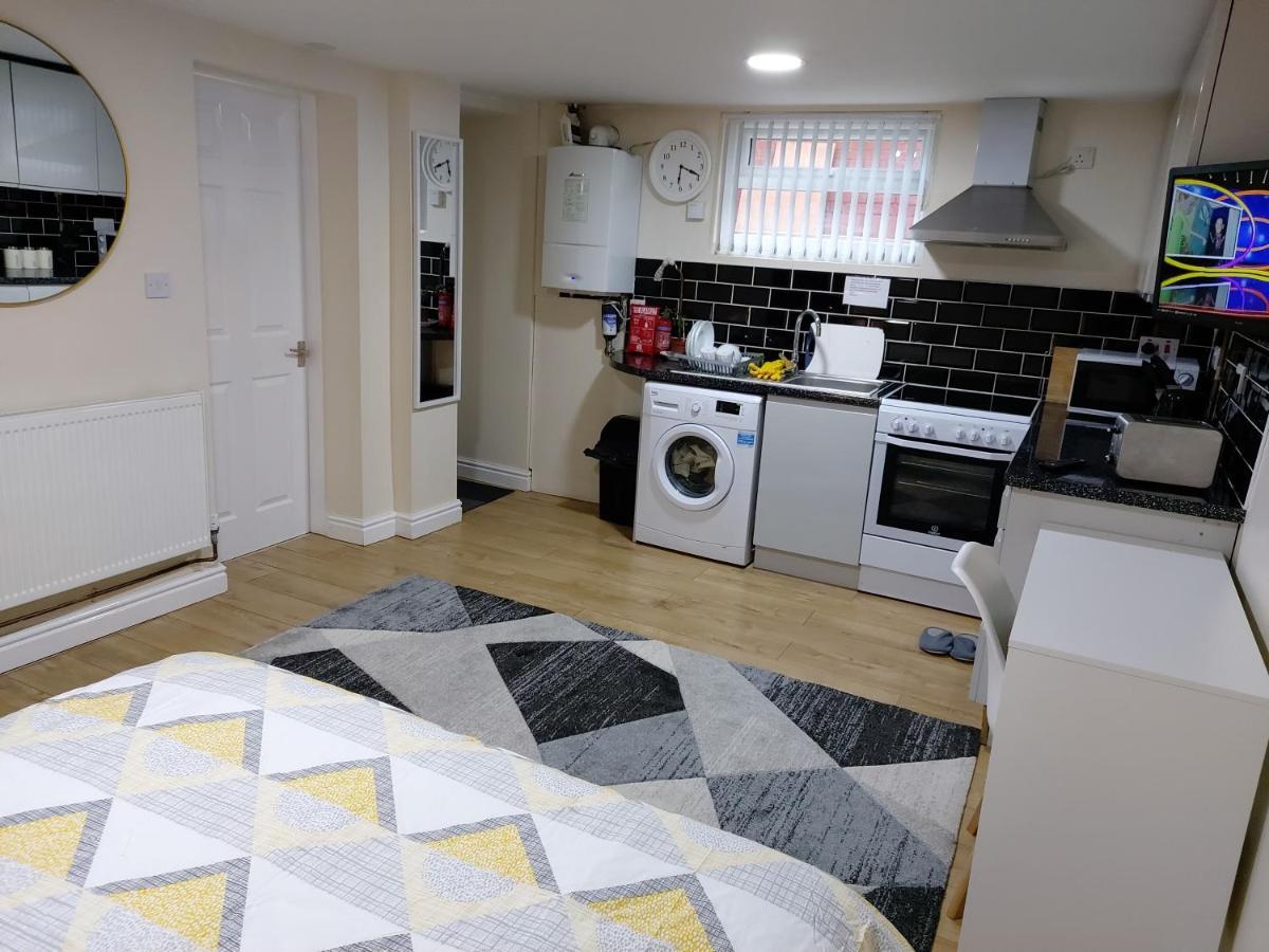 Lovely Studio-Flat With Free Parking, Free Wifi. Leeds  Zewnętrze zdjęcie