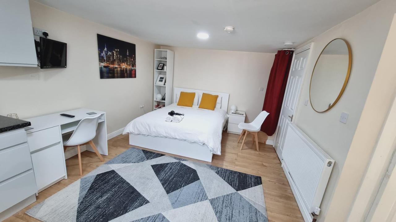 Lovely Studio-Flat With Free Parking, Free Wifi. Leeds  Zewnętrze zdjęcie