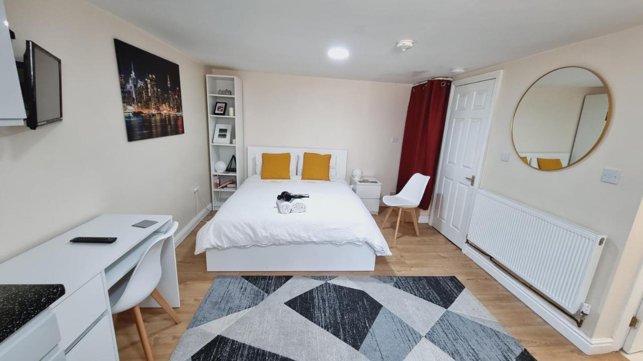 Lovely Studio-Flat With Free Parking, Free Wifi. Leeds  Zewnętrze zdjęcie